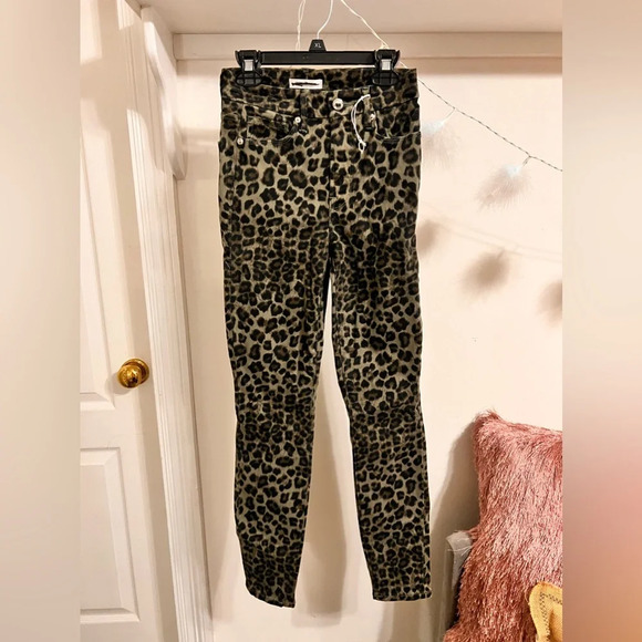 FINAL PRICE NWOT Good American Good Waist Sage Leopard Cropped Jeans - Picture 1 of 6